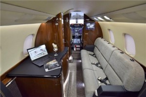 Lear 60 Galley cockpit